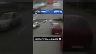 Фура проучила гонщика на трассе.