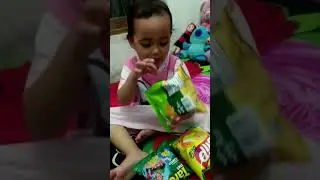 Makan Aneka snack ciki 