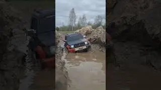 Лучше бы на УАЗе поехал! Pajero засел в небольшой грязи!  #4x4 #offroad #rccars