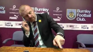 Sean Dyche answers journalists phone