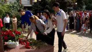 Церемония возложения цветов к памятнику Героя России Магомеда Нурбагандова прошла в Махачкале