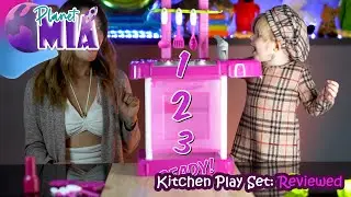 Mia's Pretend Play with Kitchen Set - Unboxing Kitchen Set