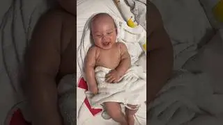 Очень щекотно мазать подмышки 🤍#дети #малыш #мамаиребенок #tiktok #baby #shorts #reels #babyboy